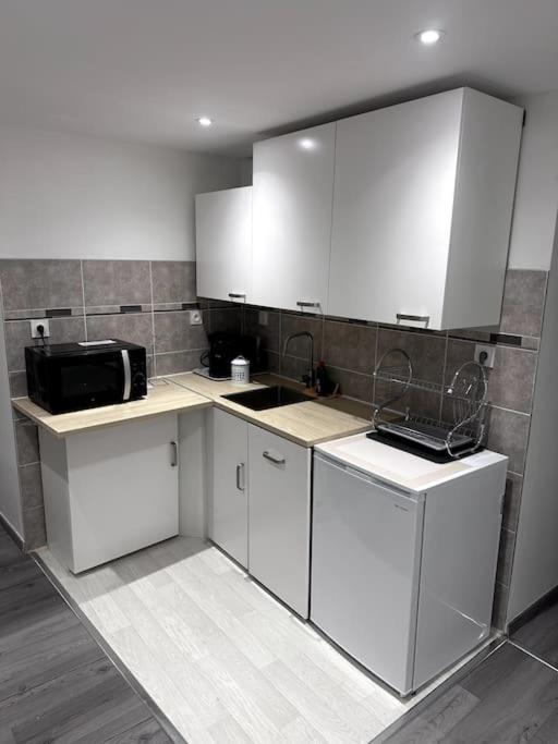 Appartement T4 En Hyper-Centre Bourgoin-Jallieu Exterior photo