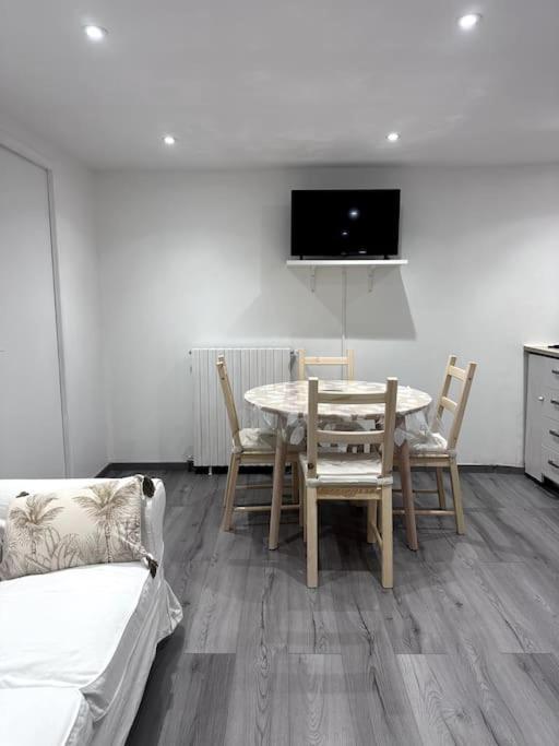 Appartement T4 En Hyper-Centre Bourgoin-Jallieu Exterior photo
