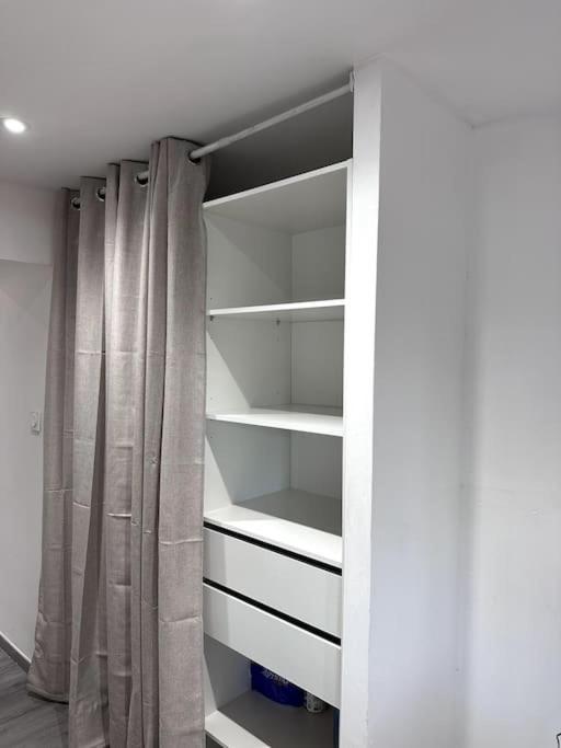 Appartement T4 En Hyper-Centre Bourgoin-Jallieu Exterior photo